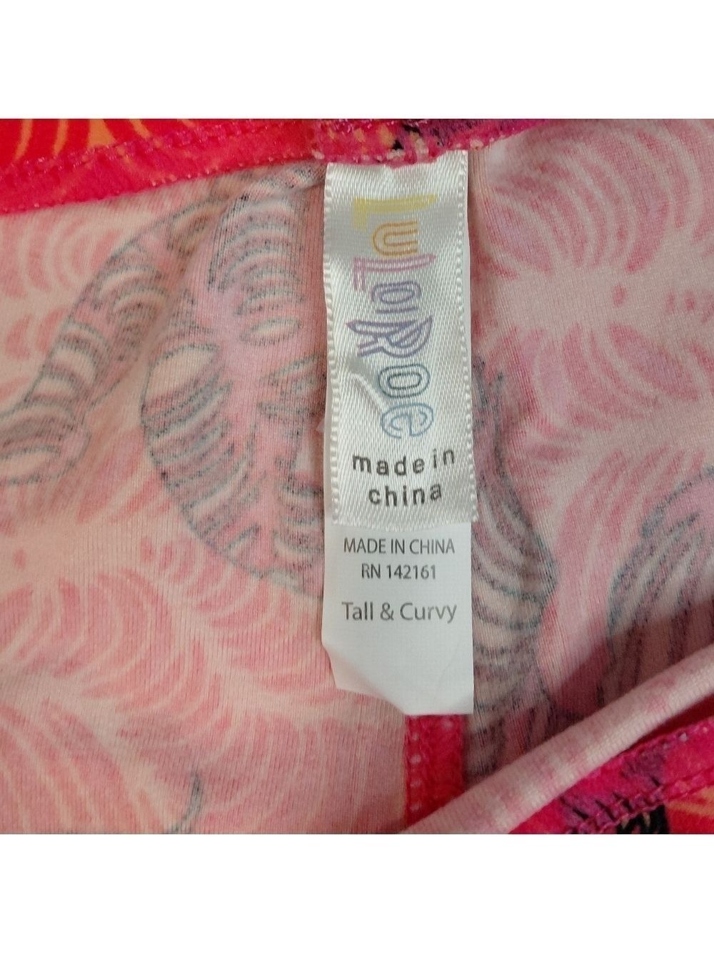 NWT LuLaRoe Tall & Curvy Cupid Leggings Pink Cupid Valentine Cherub Fits 12-18 - Picture 4 of 6